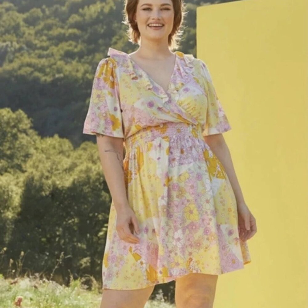 Modcloth Marvelous Flower Medley Surplice Mini Dress size 4X Yellow Pink Retro